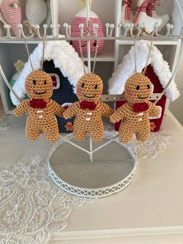 Met de hand gehaakte gingerbread kerst decoratie beschikbaar voor biedingen