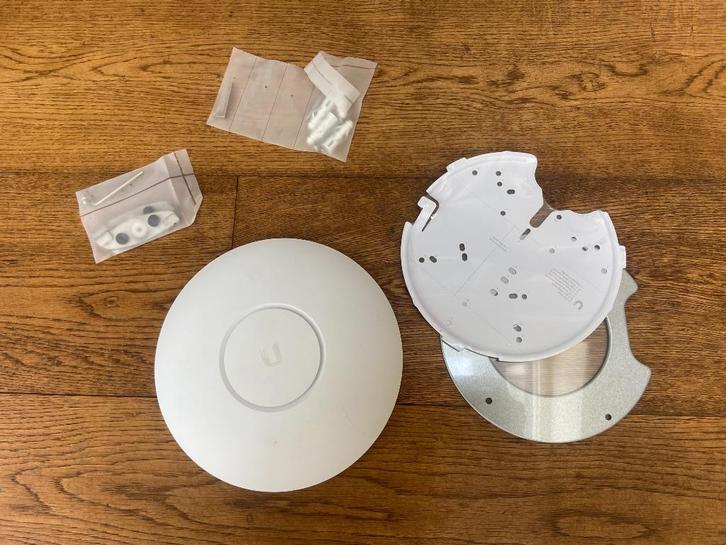 UniFi AP-AC-Pro Acces Point *meerdere stuks*, Computers en Software, Accesspoints, Zo goed als nieuw, Ophalen of Verzenden
