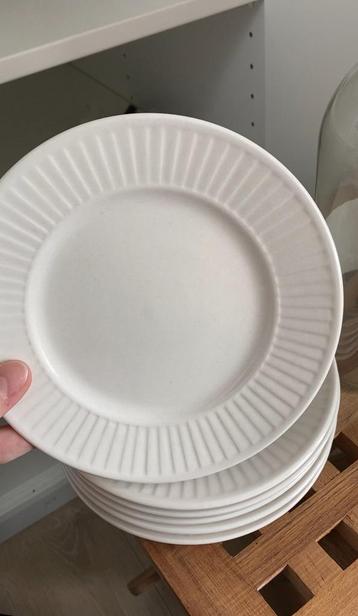 Gebaksbordjes beschikbaar voor biedingen