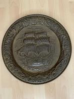 Oud wandbord afbeelding Zeilboot. Doorsnede 42 cm., Ophalen of Verzenden