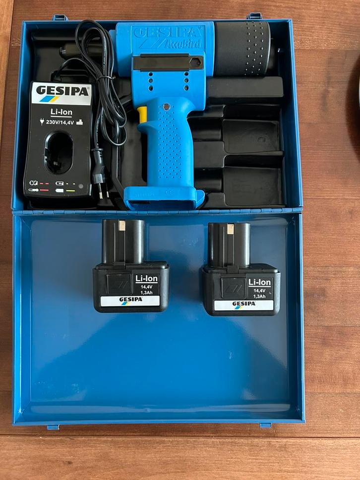 NIEUW! Accu popnageltang met 2 accu's en lader., Doe-het-zelf en Verbouw, Overige Doe-het-zelf en Verbouw, Nieuw, Ophalen of Verzenden