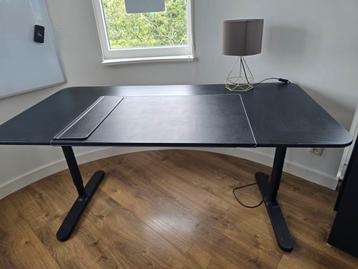 Zwarte bureau van Ikea - afbeelding 1