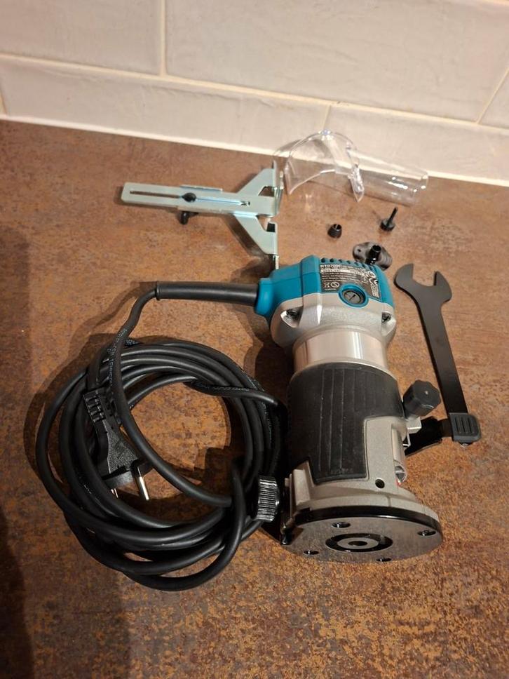 Makita Bovenfreesmachine - Perfect voor precisiewerk!, Doe-het-zelf en Verbouw, Gereedschap | Freesmachines, Gebruikt, Elektrisch