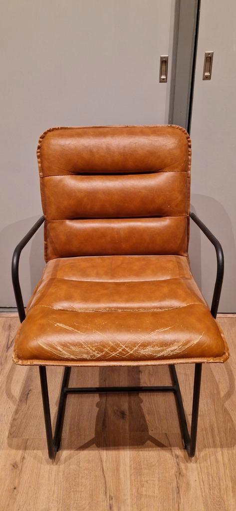 Vintage bruine lederen stoel met zwart metalen frame, Huis en Inrichting, Stoelen, Gebruikt, Eén, Leer, Metaal, Bruin, Ophalen