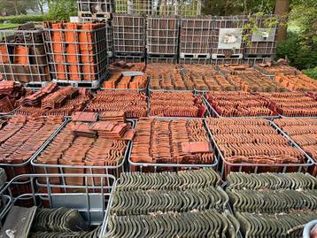Grote voorraad gebruikte dakpannen nokvorst gevelpan nokpan  beschikbaar voor biedingen