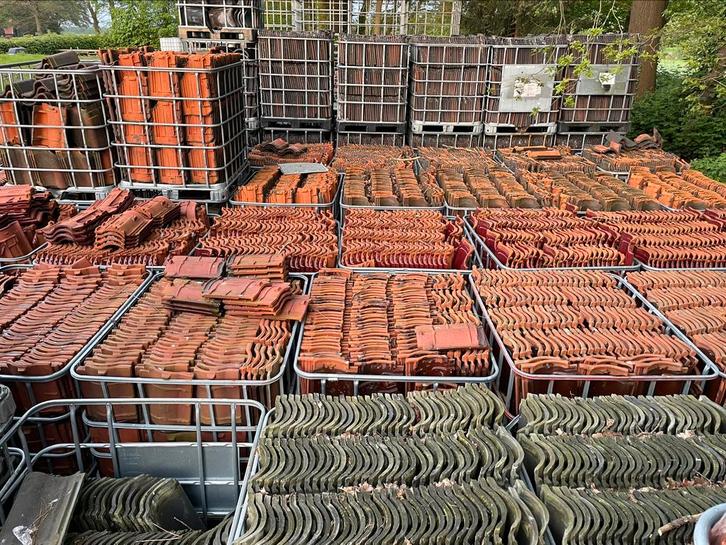 Grote voorraad gebruikte dakpannen nokvorst gevelpan nokpan, Doe-het-zelf en Verbouw, Dakpannen en Dakbedekking, Gebruikt, Dakpannen