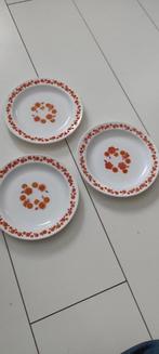 Vintage ontbijtborden Arcopal Lotus rood oranje 3x, Huis en Inrichting, Keuken | Servies, Gebruikt, Ophalen of Verzenden, Glas