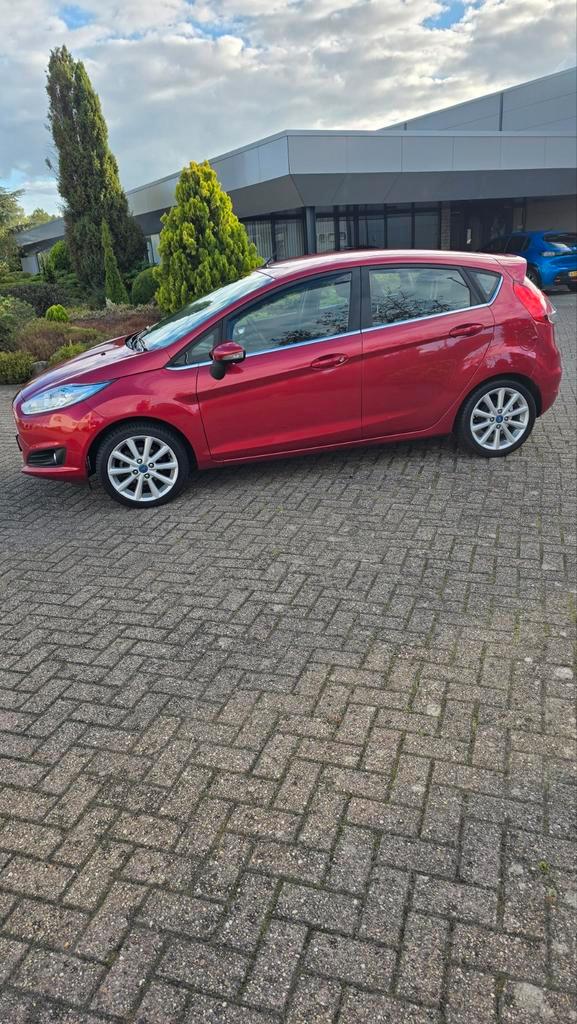 Ford Fiësta 1.0 74KW/100PK 5D 2015 Rood, Auto's, Ford, Bedrijf, Fiësta, Benzine, A, Hatchback, Handgeschakeld, Origineel Nederlands