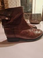 Bruine korte laarzen met bont van binnen MT 39, Kleding | Dames, Schoenen, Ophalen of Verzenden, Zo goed als nieuw, Bruin, Hoge laarzen