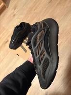 Yeezy 700 V3 - Topconditie!, Kleding | Heren, Schoenen, Ophalen of Verzenden, Zo goed als nieuw, Zwart, Sneakers of Gympen