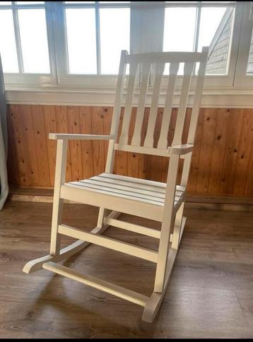 Witte Schommelstoel - Klassiek Design beschikbaar voor biedingen
