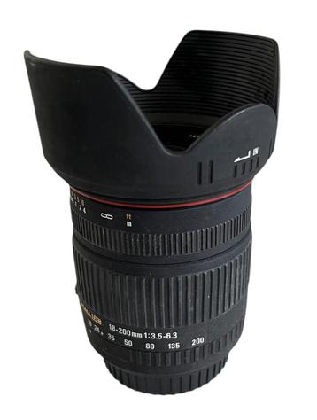 Canon / Sigma 18-200mm f/3.5-6.3 DC beschikbaar voor biedingen