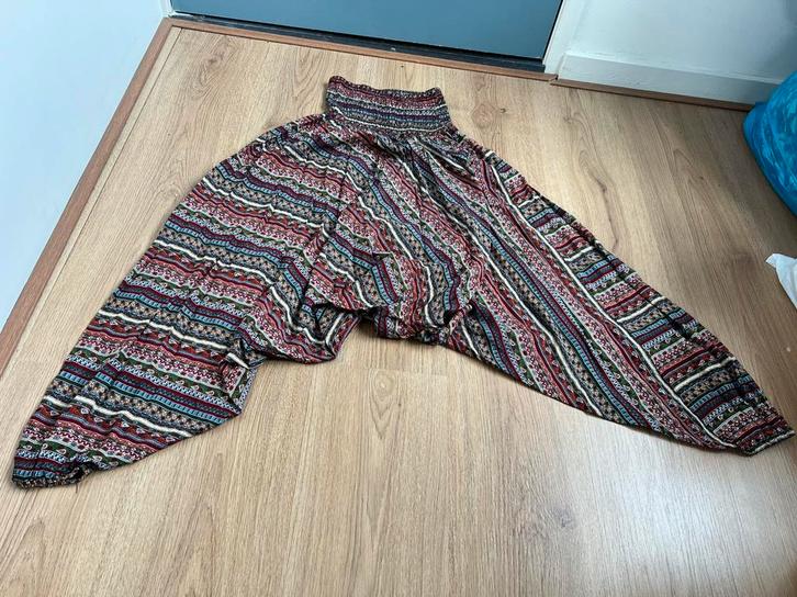 Harembroek kleurrijk katoen rood groen gestreept xs s, Kleding | Dames, Broeken en Pantalons, Zo goed als nieuw, Maat 34 (XS) of kleiner