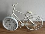 Vintage klok in de vorm van een fiets wit, Huis en Inrichting, Woonaccessoires | Klokken, Ophalen of Verzenden, Gebruikt, Analoog