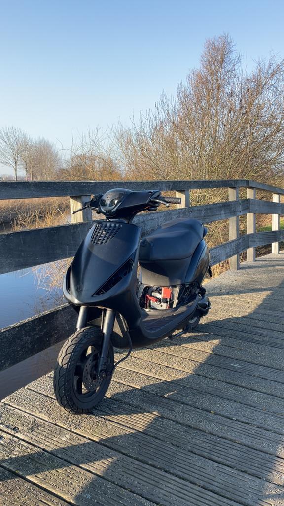 Zip 70cc 2takt Snor (ook ruilen), Fietsen en Brommers, Scooters | Piaggio, Zo goed als nieuw, Zip, Tweetakt, Ophalen