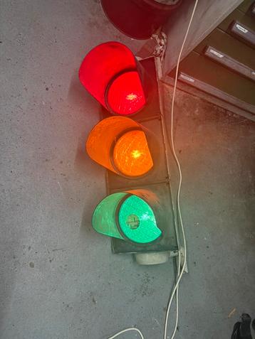 Stoplicht en voetgangers licht voor mancave beschikbaar voor biedingen