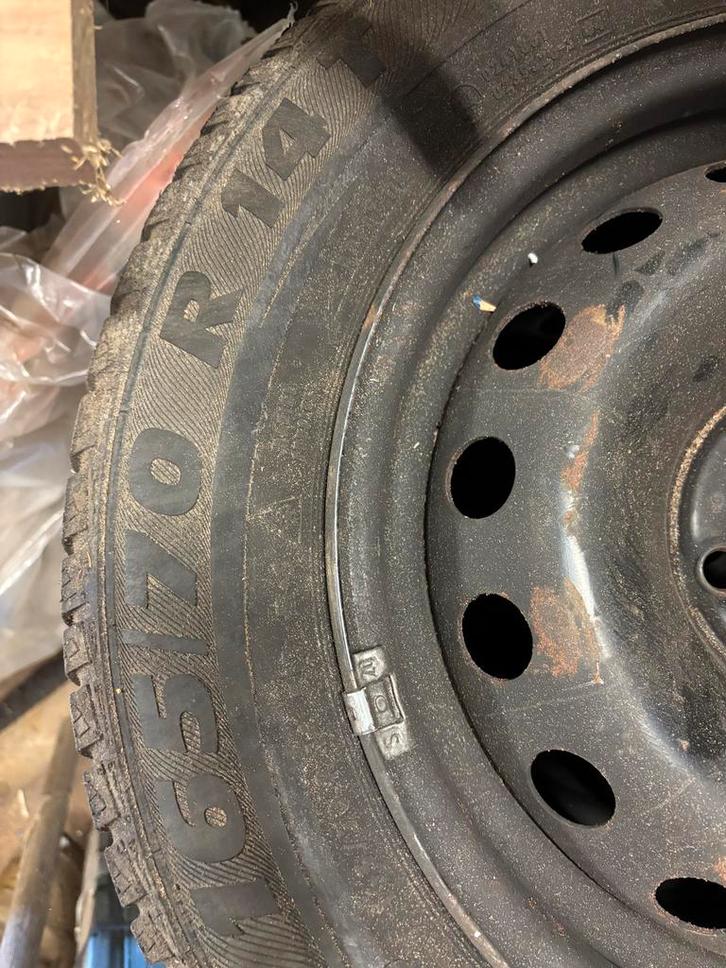 Kangoo 2004 Winterbanden 165 70 R14 op stalen velg 4x100, Auto-onderdelen, Banden en Velgen, Banden en Velgen, Winterbanden, 14 inch