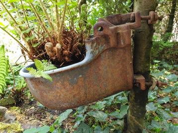Drinkbak voor vee of plantenpot beschikbaar voor biedingen
