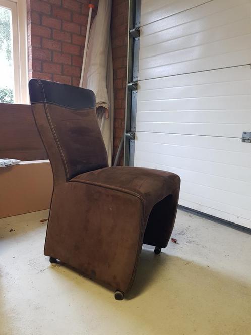 4 Bruin suede stoelen,  met leer op bovenkant rugleuning, Huis en Inrichting, Stoelen, Zo goed als nieuw, Leer, Bruin, Ophalen