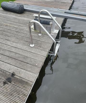 Zwembadtrap beschikbaar voor biedingen