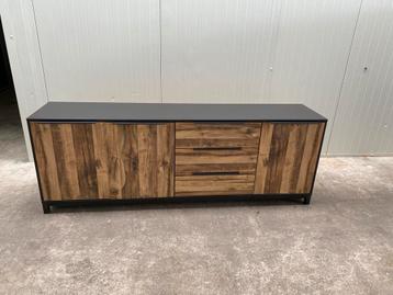 Dressoir industrieel beschikbaar voor biedingen