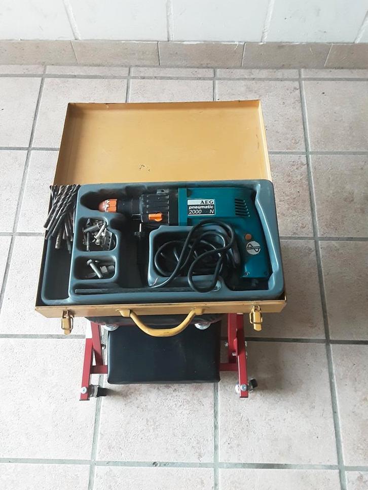 AEG pneumatisch Boor, gereedschapskisten, werkstoel etc, Huis en Inrichting, Lampen | Overige, Zo goed als nieuw, Ophalen of Verzenden