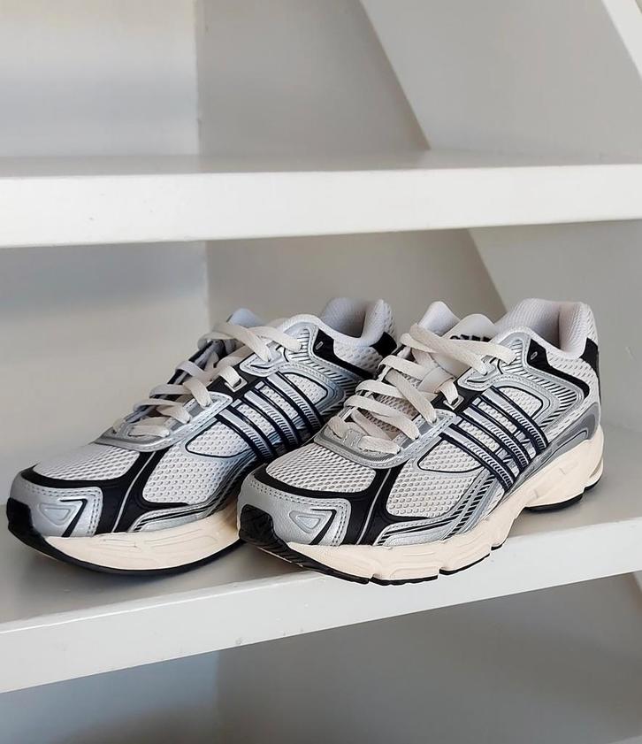 Adidas Response CL 'Crystal White' IG6226, maat 41,5., Kleding | Dames, Schoenen, Zo goed als nieuw, Sneakers of Gympen, Wit, Ophalen of Verzenden