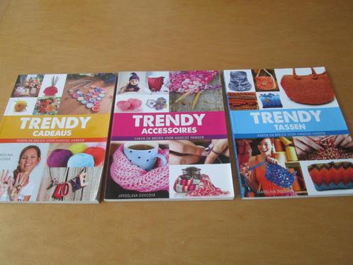 Haken en breien:3 boeken Haken en breien voor handige handen, Hobby en Vrije tijd, Breien en Haken, Zo goed als nieuw, Breien of Haken