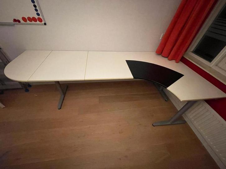 Ikea ruim wit bureau, Huis en Inrichting, Bureaus, Gebruikt, Ophalen
