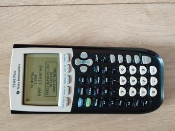 Zwarte rekenmachine met veel functies, TI 84 plus, voorzien  beschikbaar voor biedingen