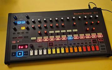 Behringer RD-8 MKII Analoge Drum Machine + Decksaver beschikbaar voor biedingen