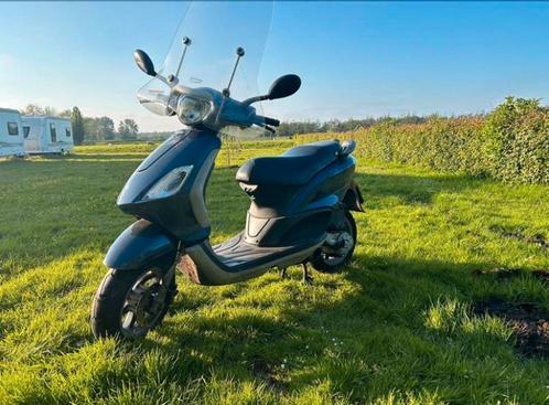 Piaggio Fly Scooter TE KOOP, Fietsen en Brommers, Scooters | Piaggio, Fly, Maximaal 25 km/u, Benzine, Ophalen