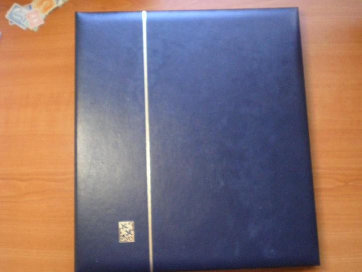 Davo showmap( multo) met zwarte bladen ( W 595)..€ 17,50, Postzegels en Munten, Postzegels | Toebehoren, Verzamelalbum, Verzenden