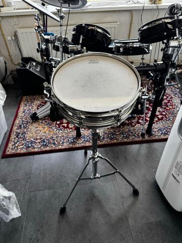Adams Snare Drum + Pearl Standaard - Gebruikt beschikbaar voor biedingen