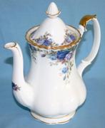 Royal ALbert " Moonlight Rose " Middelmaat Koffiepot, Huis en Inrichting, Keuken | Servies, Overige typen, Ophalen of Verzenden