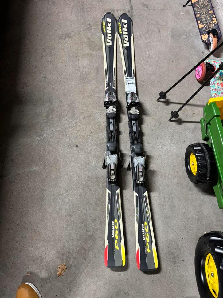 Völkl P60 carve skis met Leki carbon stokken, Sport en Fitness, Skiën en Langlaufen, Zo goed als nieuw, Ski's, Skiën, Overige merken