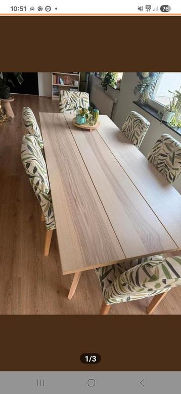Vrijwel nieuwe tafel en zes stoelen  beschikbaar voor biedingen