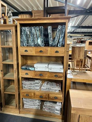 boekenkast met lades  beschikbaar voor biedingen