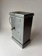 Antieke metalen spaarpot : kluis, Verzamelen, Spaarpotten, Gebruikt, ., Ophalen of Verzenden, Metaal of Blik