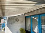 Aangeboden zonnescherm elektrische bedient, Ophalen of Verzenden, Zo goed als nieuw, Knikarmscherm, Elektrisch