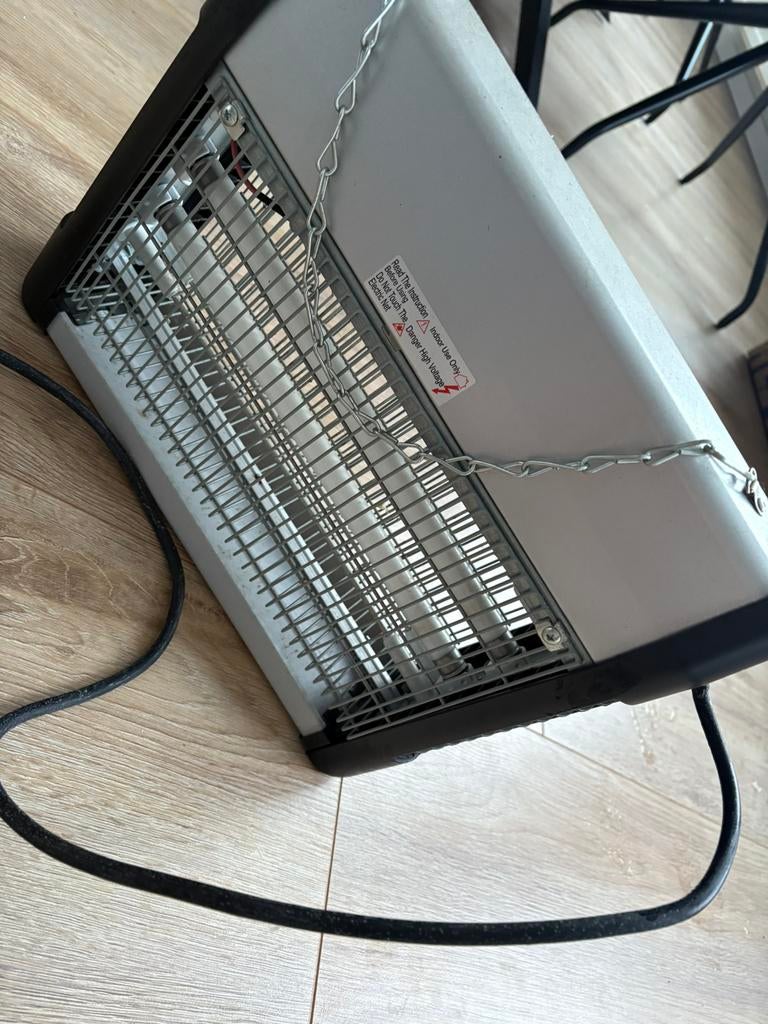 Vliegenlamp / insectenlamp – werkt goed – met ophangketting, Ophalen of Verzenden, Zo goed als nieuw