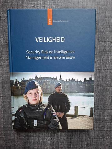 Koninklijke Marechaussee boek 'Veiligheid" beschikbaar voor biedingen