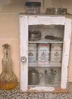 Antiek Brocante Kastje met Geslepen Bloemenkrans, Ophalen