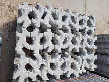 6.48m2 restpartij waterpasserende Grastegels nieuw beschikbaar voor biedingen