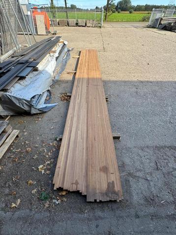 Meranti gelamineerd 28x400 6.50m beschikbaar voor biedingen
