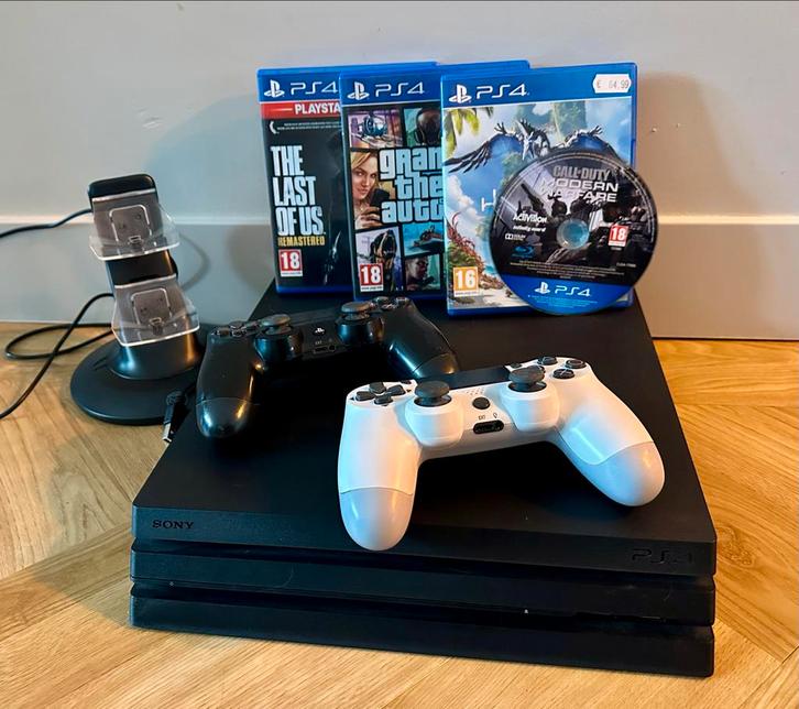 PlayStation 4 Pro 1TB + 2 Controllers + Games, Spelcomputers en Games, Spelcomputers | Sony PlayStation 4, Gebruikt, Pro, 1 TB