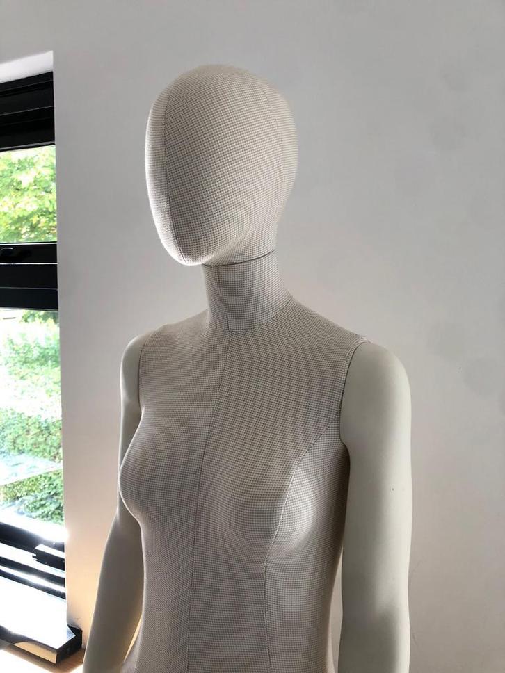 Mooie stoffen mannequin/paspop/buste, Hobby en Vrije tijd, Naaien en Fournituren, Zo goed als nieuw, Paspop, Ophalen