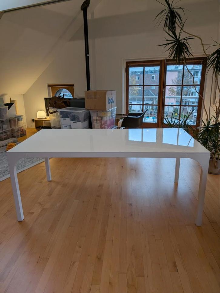 Mooie moderne witte tafel - bijna perfect!, Huis en Inrichting, Tafels | Eettafels, Zo goed als nieuw, 50 tot 100 cm, 200 cm of meer