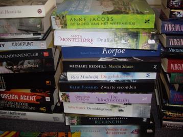 44 boeken van alles wt romans thrillers enz beschikbaar voor biedingen