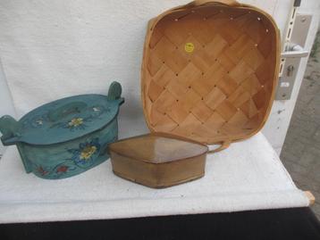 Zweeds houten gebogen Tina box (2x) en draagmand beschikbaar voor biedingen